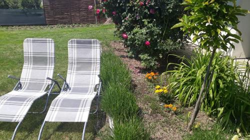 Taman di luar Kitti Vendégház