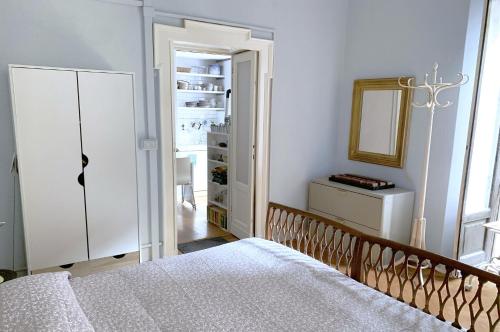 Liberty Two-Room Apartment in Porta Venezia