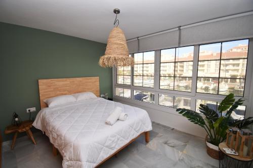 Llit o llits en una habitació de Expoholidays - Apartamentos Puerto Almerimar