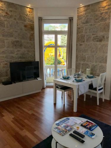 Menton vue jardins Biovès spacieux 2 pièces 52m2 en hypercentre