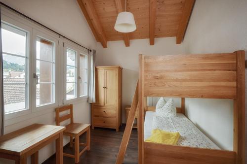 מיטה או מיטות קומותיים בחדר ב-CityChalet