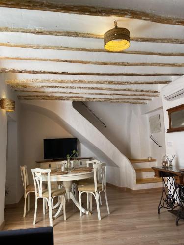a dining room with a table and chairs at La Casita Tipica in Zuheros