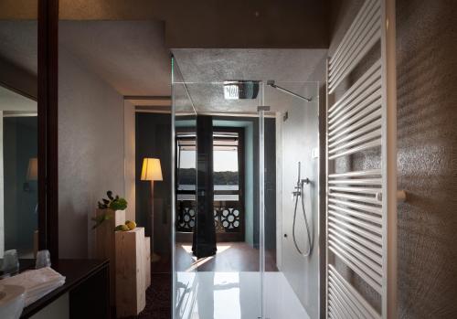 a bathroom with a shower with a glass door at Hotel Locanda del Benaco in Salò