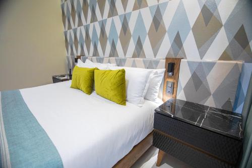 Becquer Hotel Guadalajaraにあるベッド