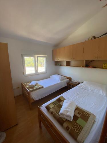 Apartmani Marija tesisinde bir odada yatak veya yataklar