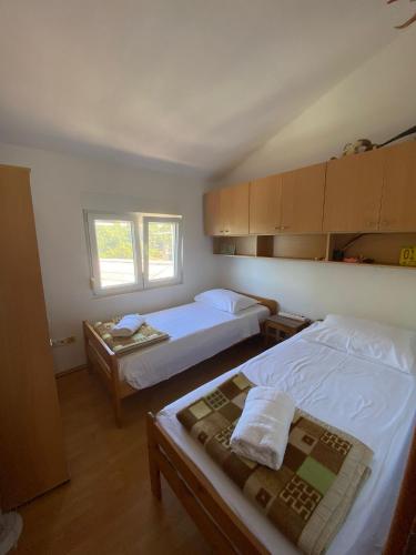 Postel nebo postele na pokoji v ubytování Apartmani Marija