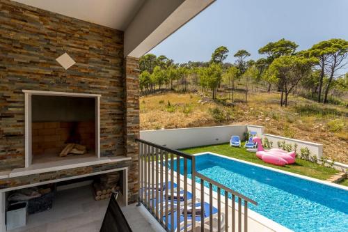 Gambar di galeri bagi Luxe villa with pool, jacuzzi, and sauna di Tugare