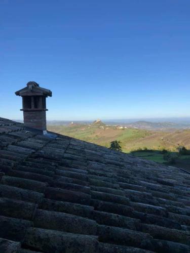 a tile roof with a chimney on top of it at Fattoria Branciana in Rossena