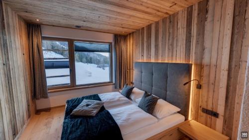 Giường trong phòng chung tại Rufana Alpsuite