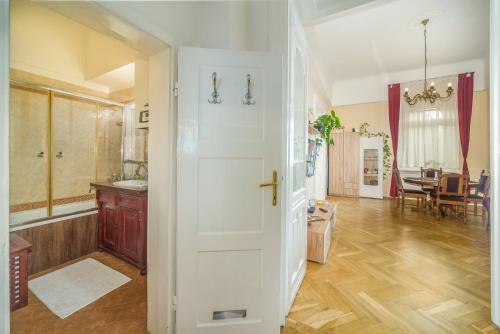 Vintage Apartment 7623 Pécs, 28 Rákóczi út 1 emelet, 6. ajtó kép - 3