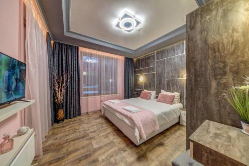 Postel nebo postele na pokoji v ubytování Forest Home 524