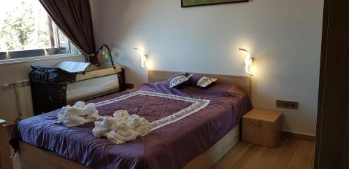 A bed or beds in a room at Lovely Аpartment in IGLIKA 2,Borovets
