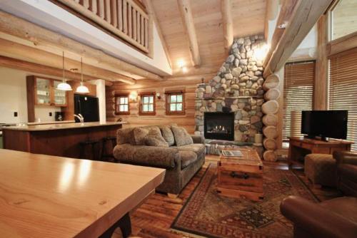 2 Bedroom and Loft Cabin 506 – Photos 3