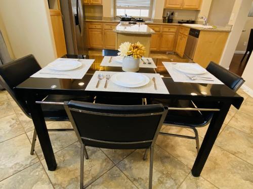 comfortable house/3 storynear airportcasino outlet