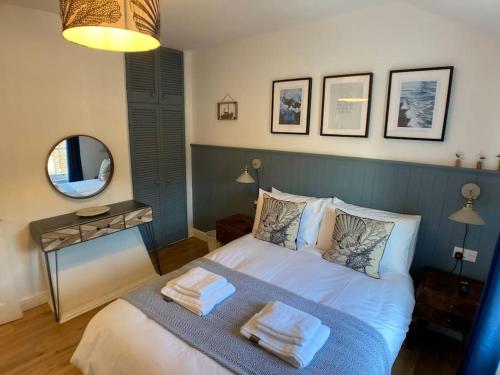 a bedroom with a bed with towels on it at Cosy 2 bedroom cottage in Scarborough's Old Town in Scarborough