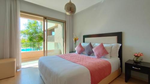 En eller flere senge i et værelse på Prestigia Appartement de luxe