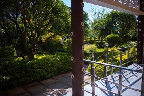 Сад в MVT Guesthouse & Restaurant (Rishikesh)