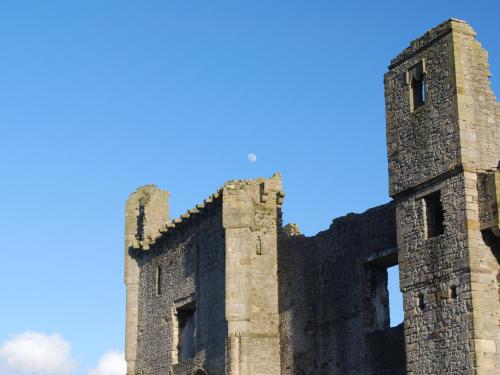 an old castle with a blue sky in the background at Demonicus in Leyburn