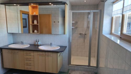 a bathroom with two sinks and a shower at Loch673 in Schwarzenberg
