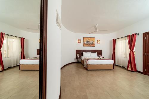 Cama o camas de una habitación en PrideInn Hotel Nyali