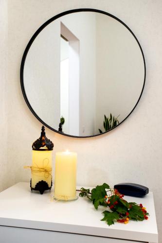 a candle on a table with a mirror at Квартира в центре на соборной apartment in sobornaya st in Mykolaiv