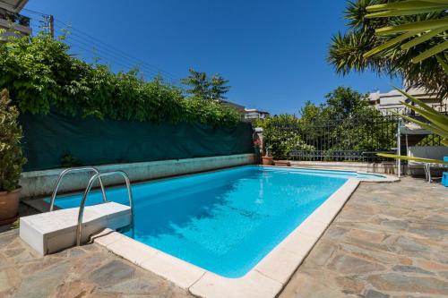 4 bdr Villa with Private Pool in Glyfada