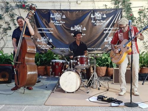 a group of men playing music on a stage at Hostal Plaja i Pati de Can Plaja in Palafrugell