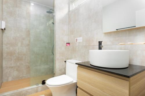 Un baño de Studio 365 Serviced Apartments