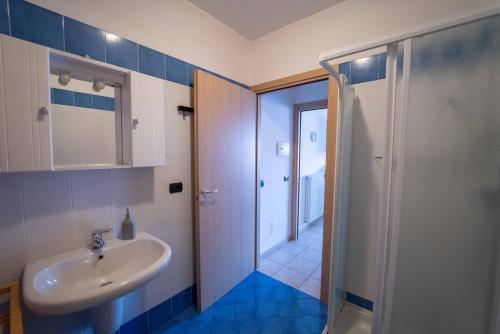 a bathroom with a sink and a shower at Residence Dorio in Dorio