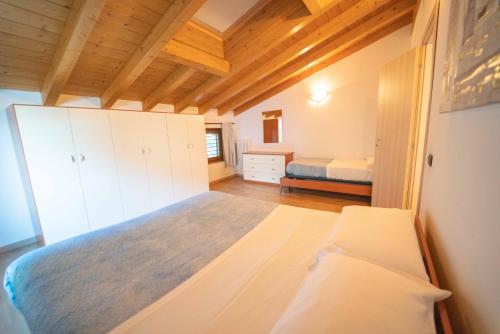 a bedroom with white cabinets and a bed in it at Residence Dorio in Dorio