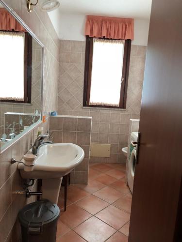 a bathroom with a sink and a toilet at L’ESSENZIALE in Pula
