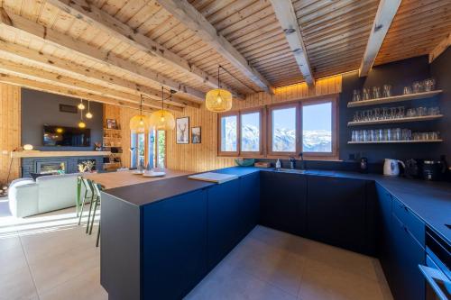 a kitchen with blue cabinets and blue counters at Chalet La Chenevière in Nendaz
