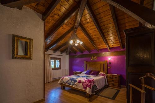 Ein Bett oder Betten in einem Zimmer der Unterkunft CASA RURAL ETXANO