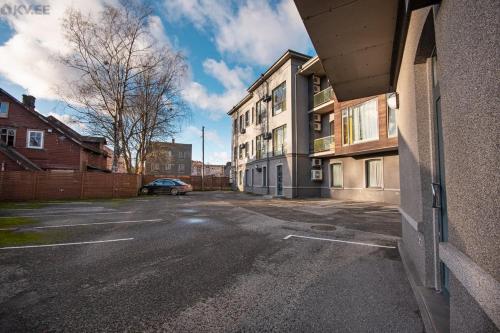 an empty street with a car parked next to a building at Stylish apartment in the heart of Pärnu in Pärnu