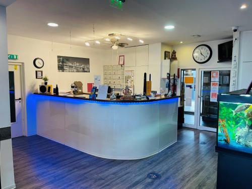 a lobby with a blue counter in a store at Hotel Terminal One in Sindelfingen