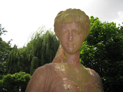 a bronze statue of a man with his eyes closed at Col du Fatten in Beek