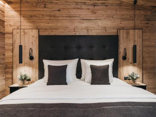 Una cama o camas en una habitación de VAYA Kühtai