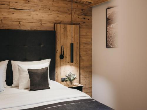 Una cama o camas en una habitación de VAYA Kühtai
