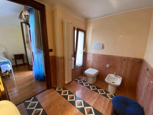 a bathroom with a toilet and a sink at VILLA ADA pool residence in Veglie