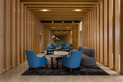 Coin salon dans l'établissement Radisson Hotel & Apartments Dammam Industrial City