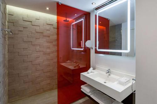 Salle de bains dans l'établissement Radisson Hotel & Apartments Dammam Industrial City
