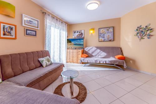 Apartments Lovorka