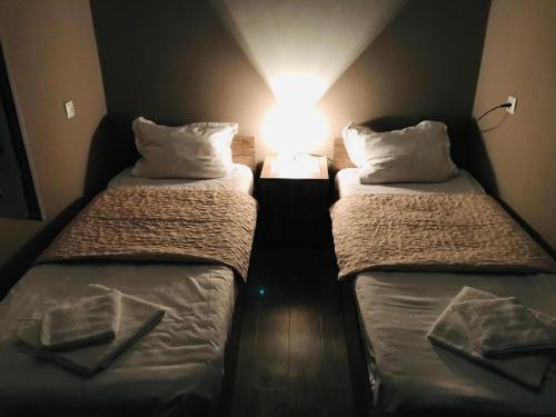 Una cama o camas en una habitación de Guest House Check in Borjomi
