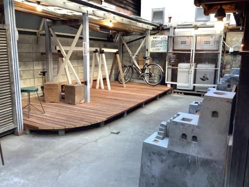 a wooden floor in a room with a bike on it at Onomichi Guest House Anago-no-Nedoko in Onomichi