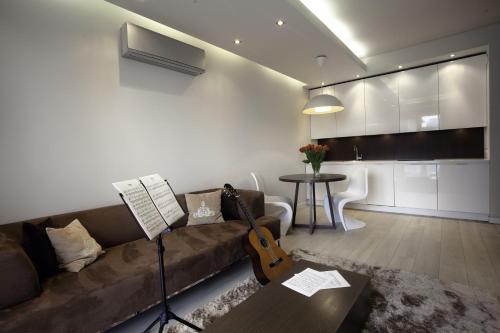 Χώρος καθιστικού στο Platinum Residence