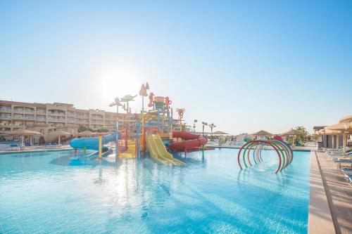 Πισίνα στο ή κοντά στο Pickalbatros White Beach Resort - Hurghada