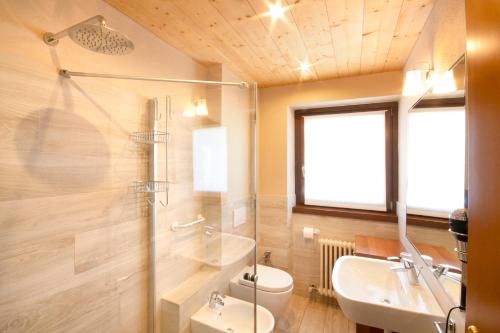 A bathroom at Casa Martinelli Holiday Home