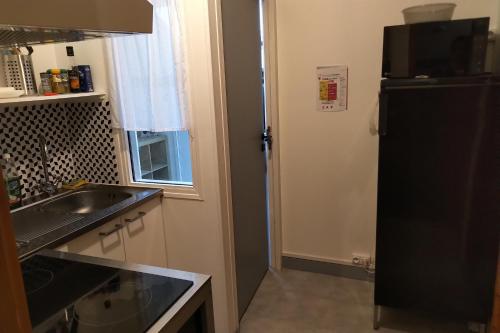 Kuchnia lub aneks kuchenny w obiekcie Espace Beléverte Bussière 1 Tamaris appartement meublé de 2 chambres