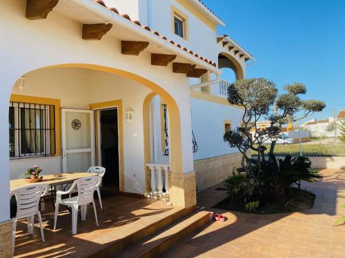 Balkoni atau teres di Anacasa Villa Canyaes Playa Pau Pi CH401