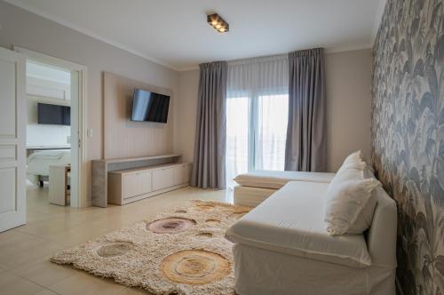 TV a/nebo společenská místnost v ubytování Garden Suites Pinamar